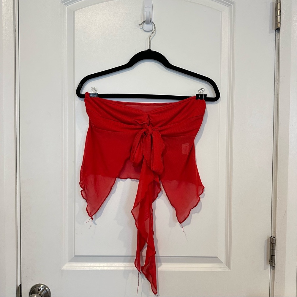 Red front tie mesh going out top
